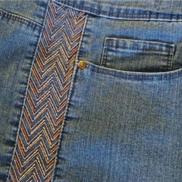 GV High Waisted Chevron Embroidered Sides Denim Jean Shorts Plussize 16 - Picture 2 of 15